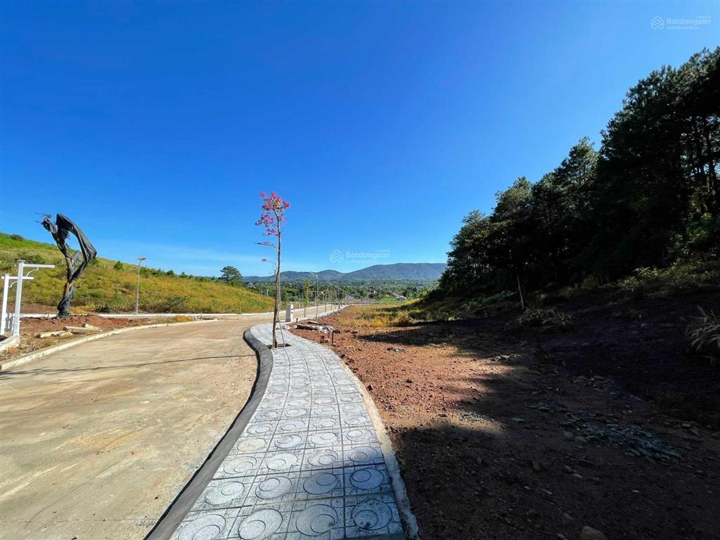 Đất full thổ cư ven đà lạt. sát đồi thông cực kì phù hợp để làm nhà nghỉ dưỡng. hạ tầng hoàn thiện