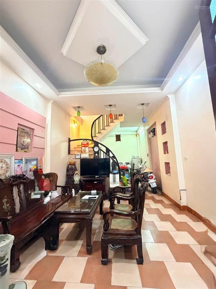 Bán nhà sát đường cầu giấy  lô góc  dân xây thoáng sáng 38m2 x 5 tầng giá 9 tỷ có thương lượng