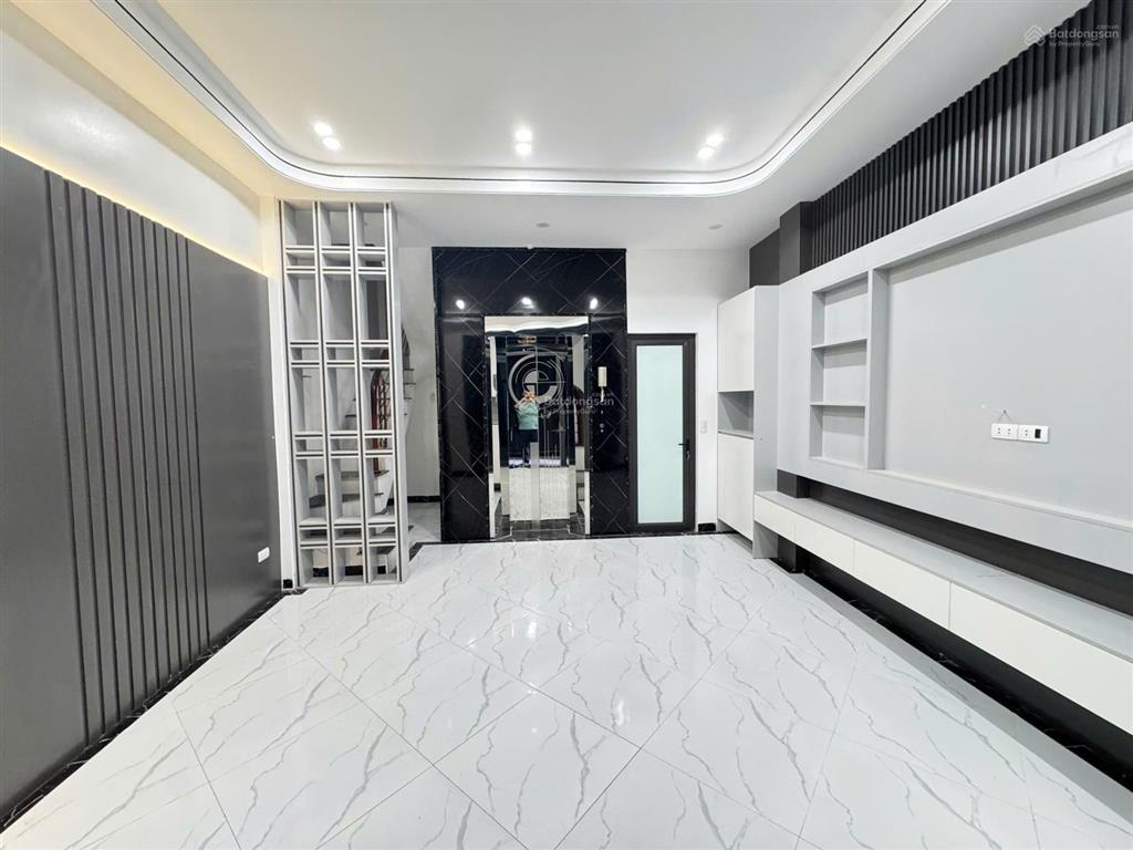 Bán căn nhà riêng cổ nhuế 35m2 x 6 tầng thang máy  sổ đỏ vuông đẹp giá 8 tỷ có tl