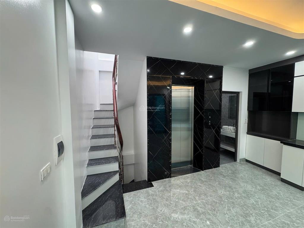 Bán căn nhà riêng cổ nhuế 35m2 x 6 tầng thang máy  sổ đỏ vuông đẹp giá 8 tỷ có tl