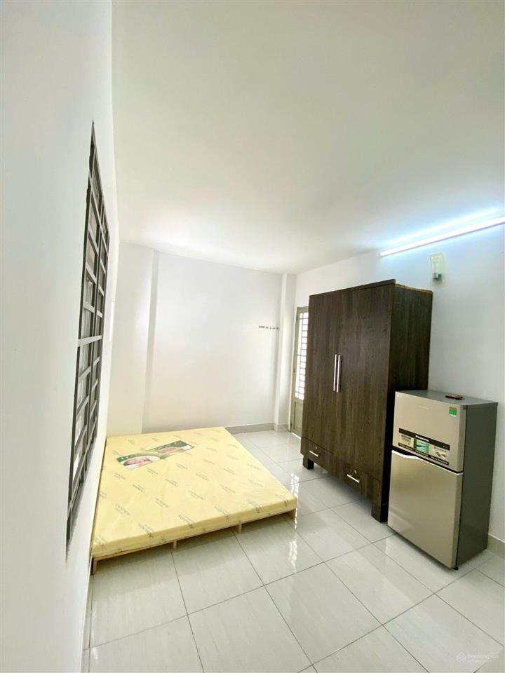 Phòng cho thuê full nội thất giá siêu mềm, đẹp rẻ, cửa sổ ánh sáng ngay hẻm 502 huỳnh tấn phát q7
