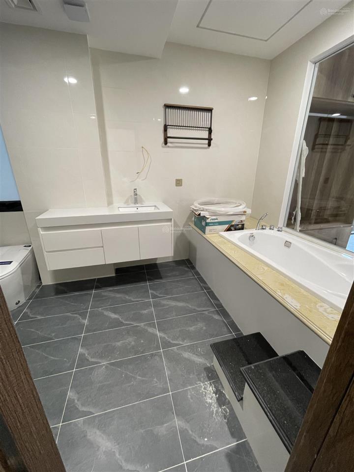 Chính chủ bán gấp nhà số 12 thịnh liệt nhà mới 6 tầng thang máy