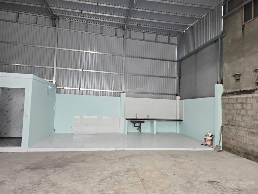 Cho thuê xưởng 700m2 tân bình dĩ an đường xe công có văn phòng và 3 pha