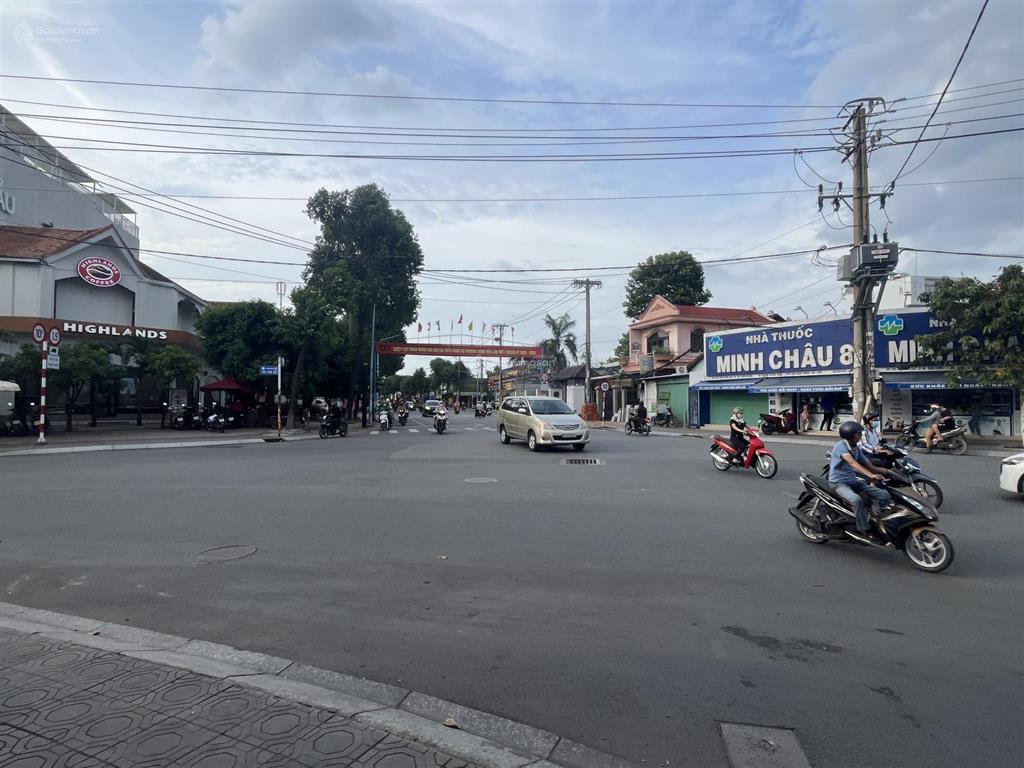 Bán nhà 212m2 mặt tiền trần hưng đạo dĩ an vị trí sung ngay nhã tư kinh doanh vip