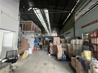 Cho thuê xưởng 600m2 gând trung tâm y tế dĩ an có căn phòng