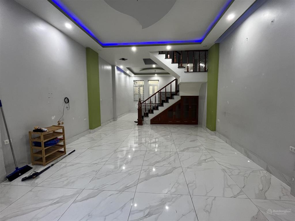Cho thuê nhà trệt lầu đường nhựa vỉa hè gần bến xe tân đông hiệp dĩ an