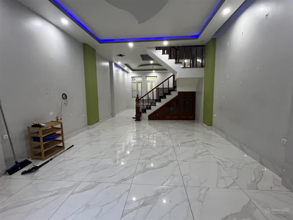 Cho thuê nhà trệt lầu đường nhựa vỉa hè gần bến xe tân đông hiệp dĩ an