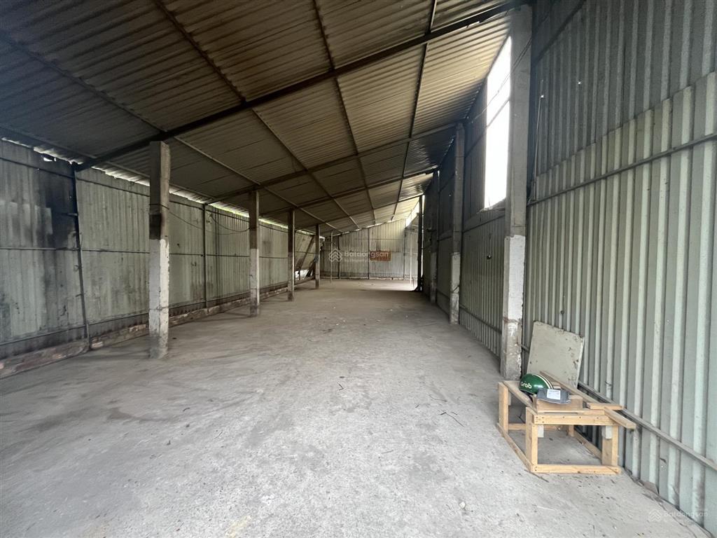 Cho thuê xưởng 400m2 cả sân phường bình thắng gần làng đại học