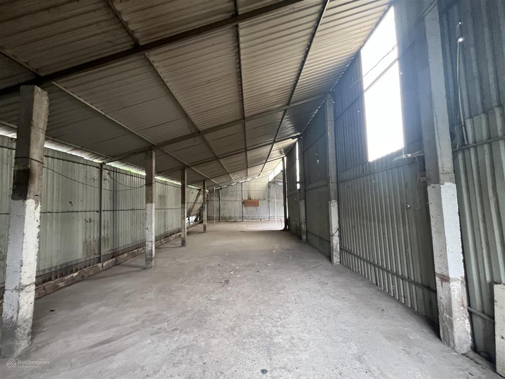 Cho thuê xưởng 400m2 cả sân phường bình thắng gần làng đại học