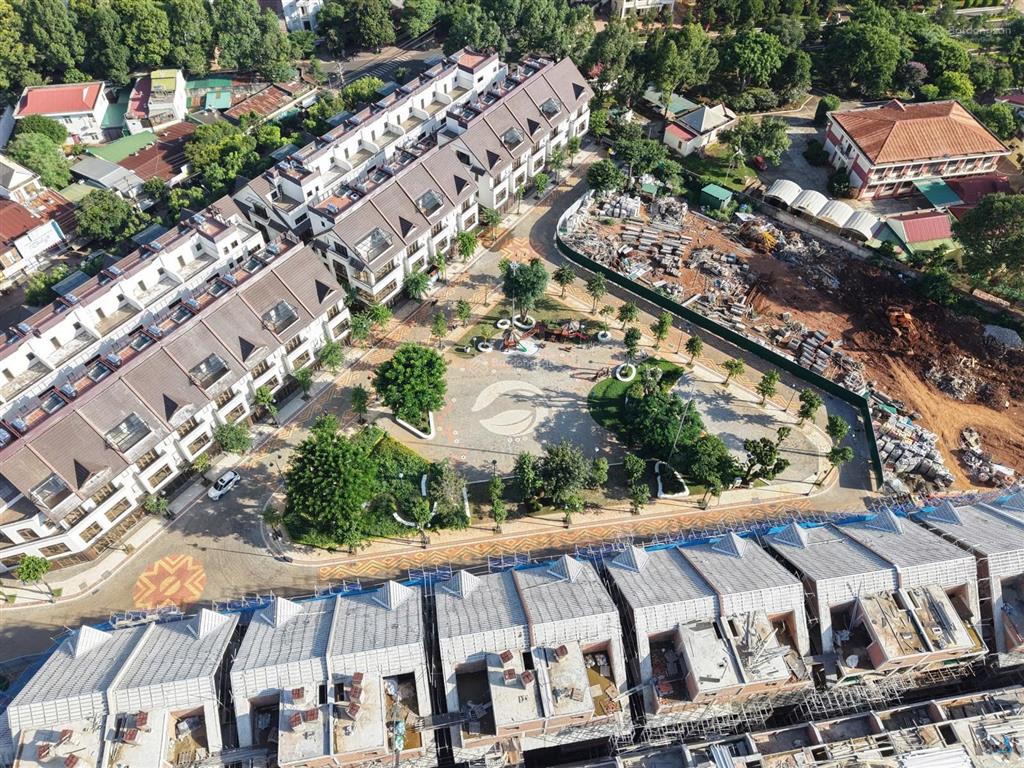 Nhà phố 5 tầng hoa viên vị trí đẹp eco palace