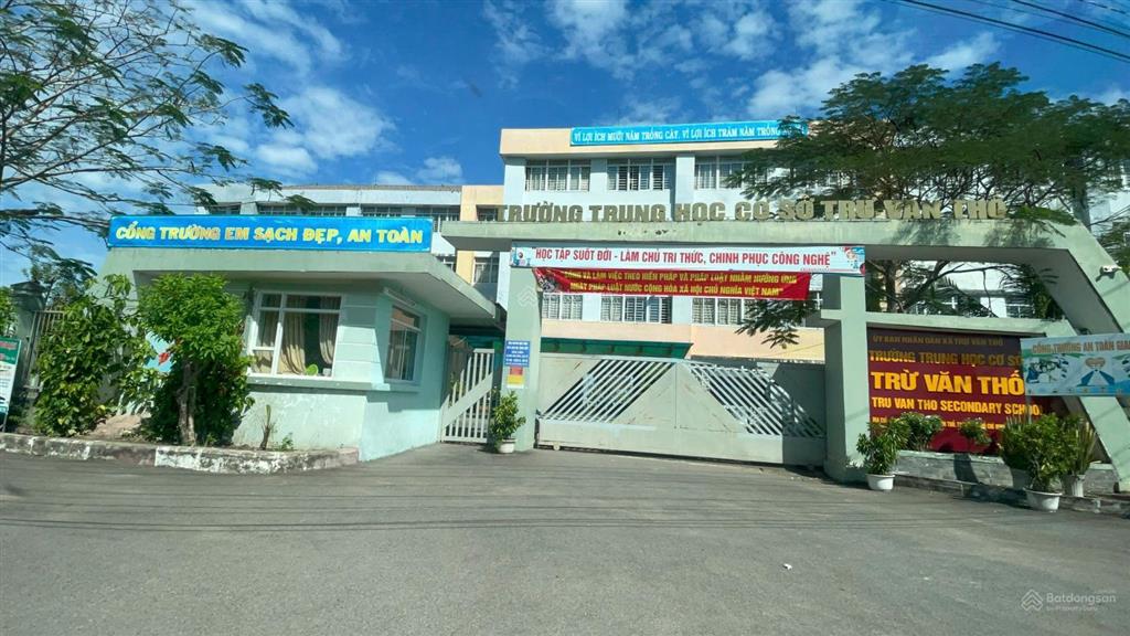 Cần tiền bán lô đất có sẵn vườn bưởi, 260m2 có 100m2 tc có sẵn gần 10 gốc bưởi đang thu hoạch
