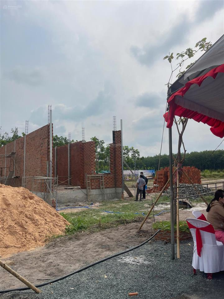 Bán đất ngay chợ minh long cách đt 749 vào 100m, dt 225m2 có 60m2 tc, giá 599 triệu