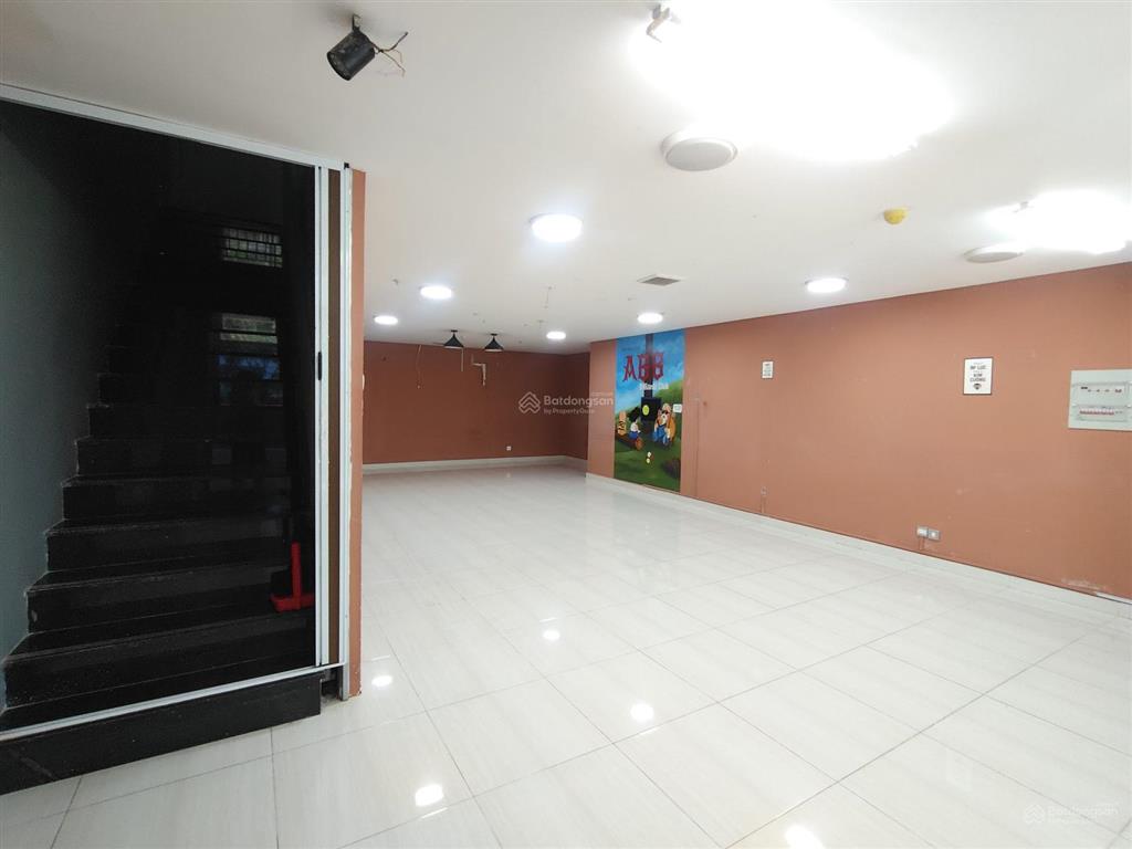 Cho thuê căn shophouse luxgarden q7, 1 trệt 1 lầu.  0978 272 ***  có zalo