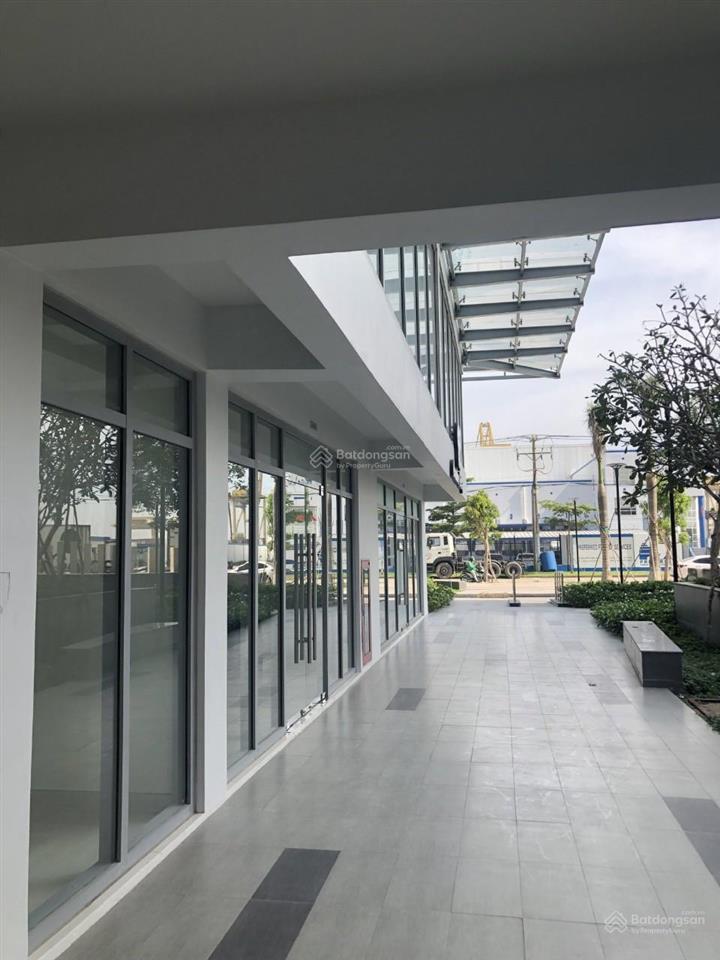 Cho thuê căn shophouse luxgarden q7, 1 trệt 1 lầu.  0978 272 ***  có zalo
