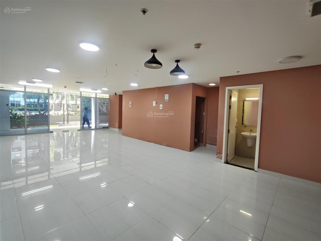 Cho thuê căn shophouse luxgarden q7, 1 trệt 1 lầu.  0978 272 ***  có zalo