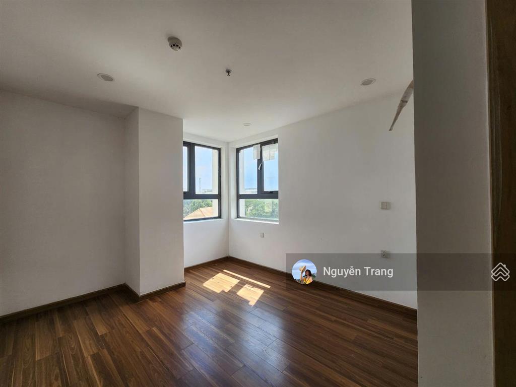Cho thuê căn góc 2pn, chung cư the east gate, 2 máy lạnh, bếp, rèm, 7tr5