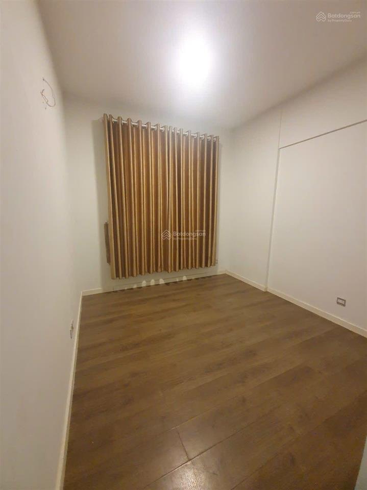 Cho thuê duplex sân vườn luxgarden, 160m2, tầng cao nhất