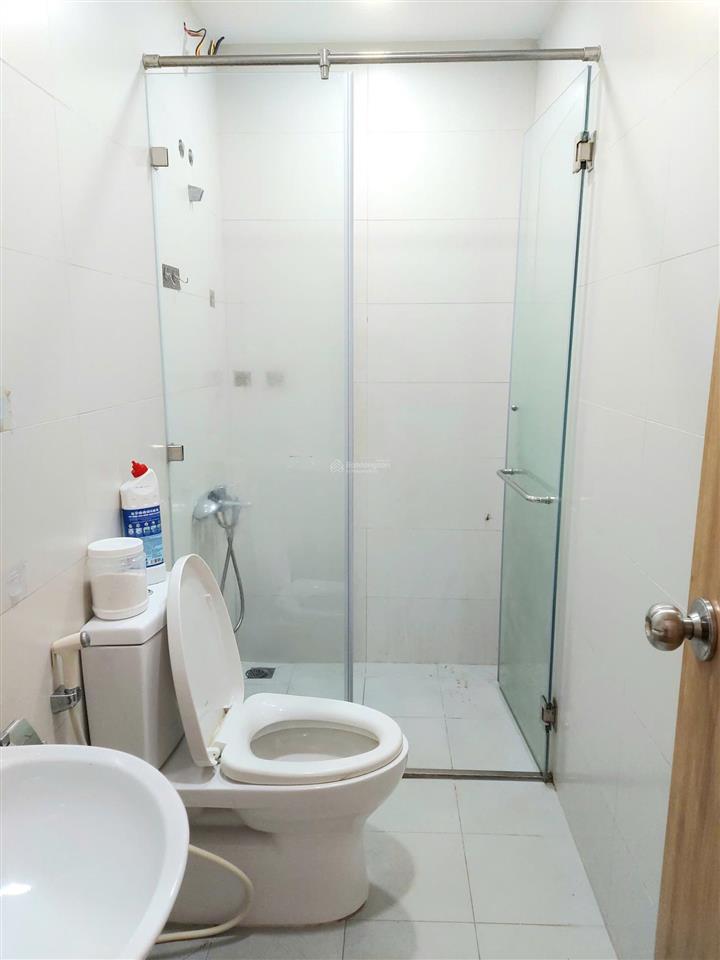 Cho thuê giá rẻ studio, the east gate, 44m2, rèm,4tr5/th .  0978 272 *** (zalo)
