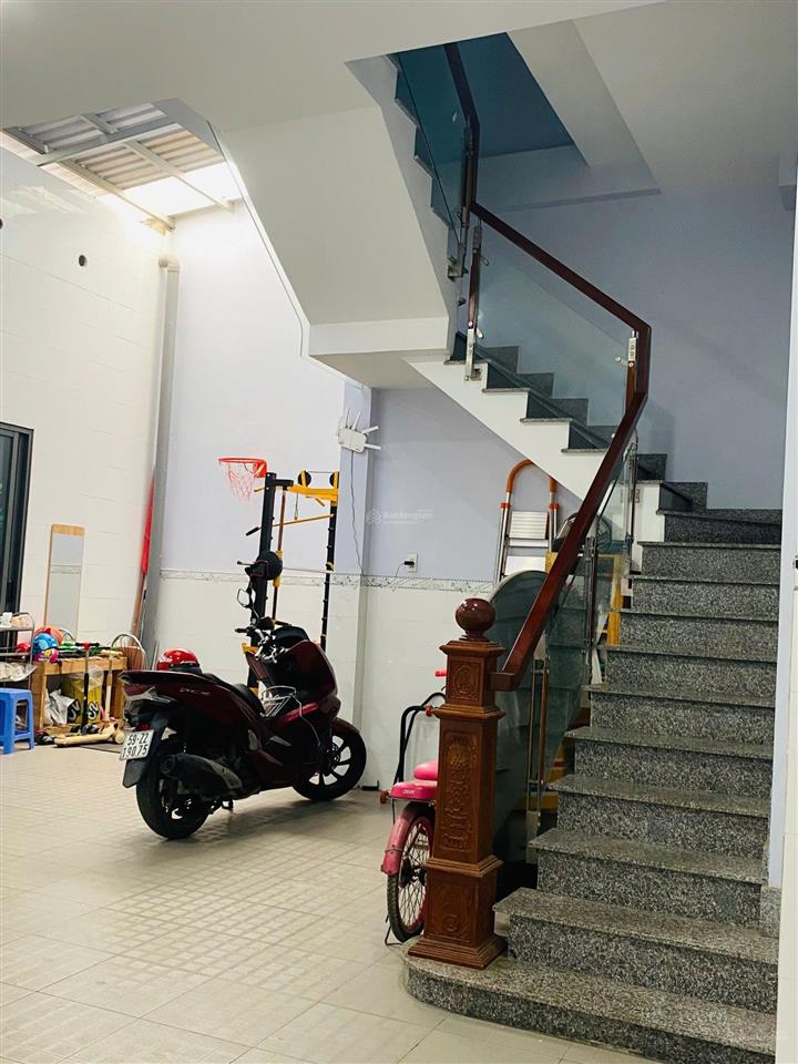 Cho thuê nhà mặt tiền đường hoàng cầm, rộng 200m2, 8 triệu