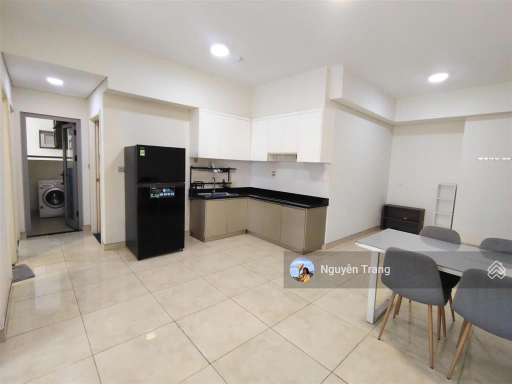 Cho thuê căn góc 2pn luxgarden, 11 triệu, có thể dọn liền