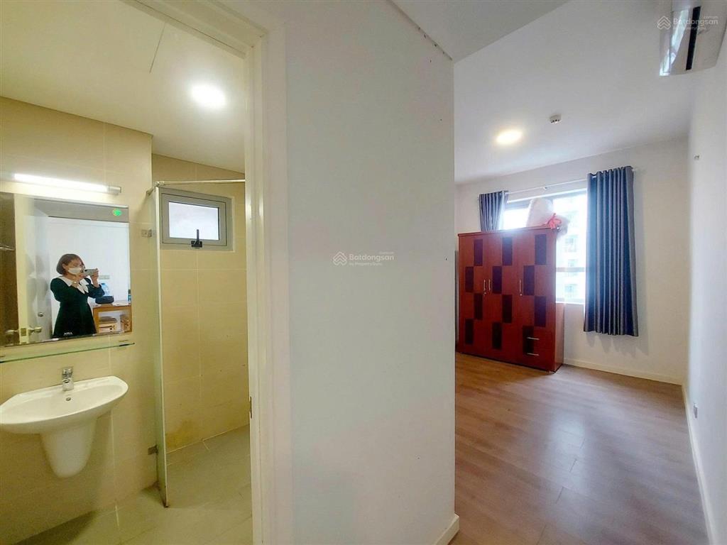 Cho thuê giá rẻ, 2pn, 69m2, luxgarden q7, có nội thất cơ bản, 9 triệu