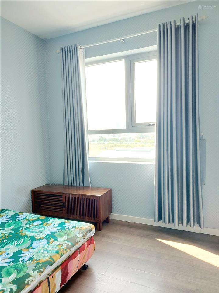 Giá tốt, bán 2pn luxgarden 68m2, 3,5 tỷ, sổ hồng sẵn