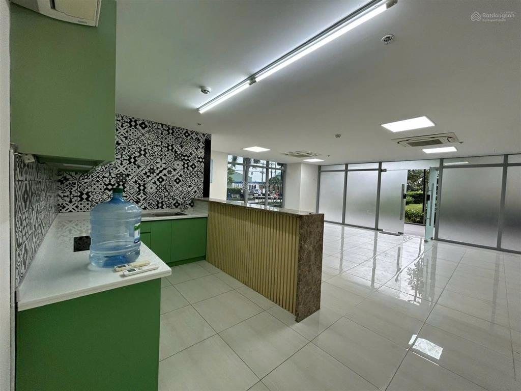 Shophouse căn góc 130m2, 1 trệt 1 lầu, chung cư luxgarden q7