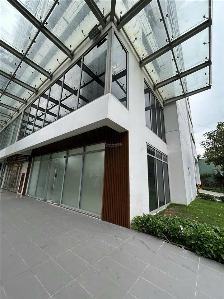 Shophouse căn góc 130m2, 1 trệt 1 lầu, chung cư luxgarden q7