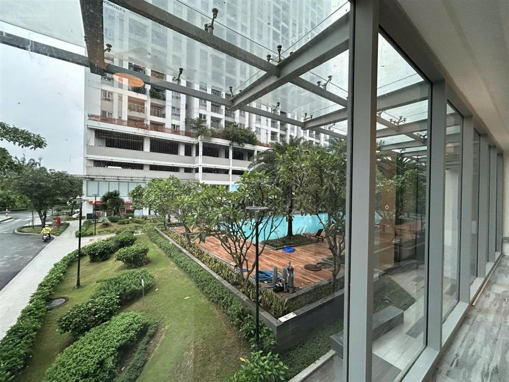 Shophouse căn góc 130m2, 1 trệt 1 lầu, chung cư luxgarden q7