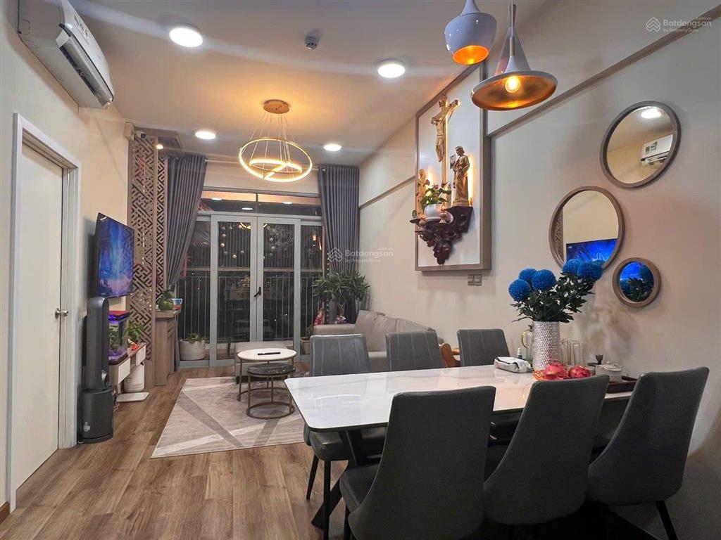 Kẹt tiền ra gấp  chung cư luxgarden q7, sổ hồng riêng sang tên liền