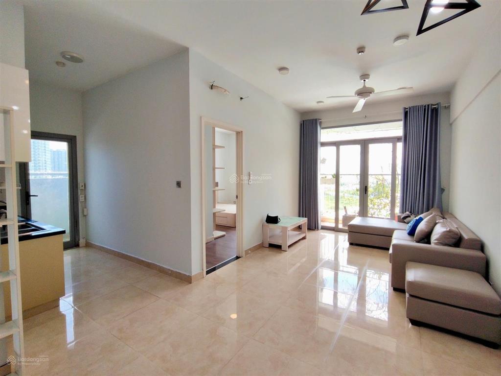 Cho thuê căn góc 2pn 68m2, luxgarden q7