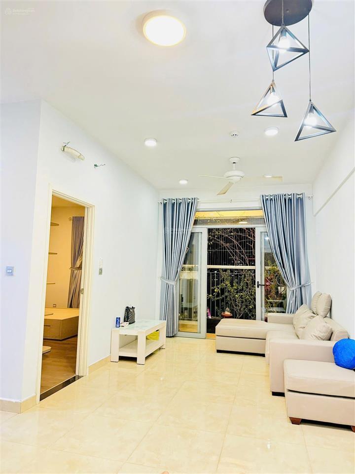Cho thuê căn góc 2pn 68m2, luxgarden q7