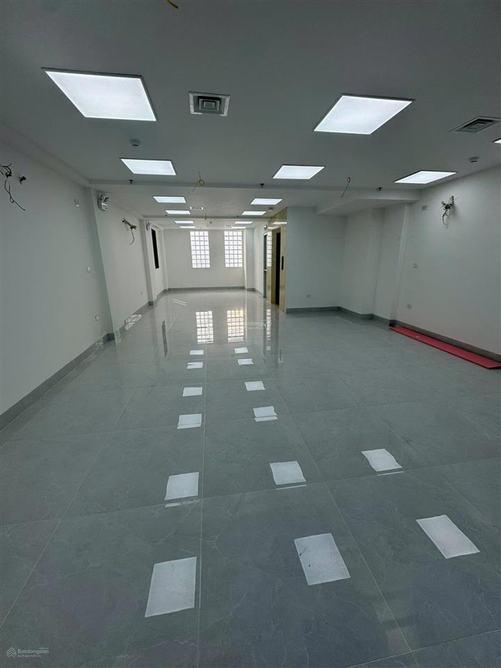 Yên lạc ô tô đỗ, mặt bằng thoáng rộng để xe tầng 1 thoải mái giá 10 tr, ưu tiên thuê dài hạn