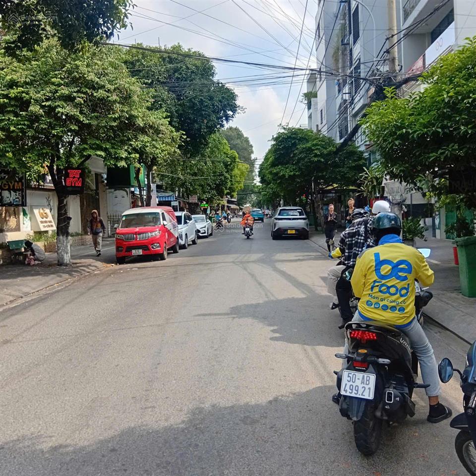 Mặt tiền đường thân nhân trung, 3 tầng + (5 x 22m), giá 22 tỷ