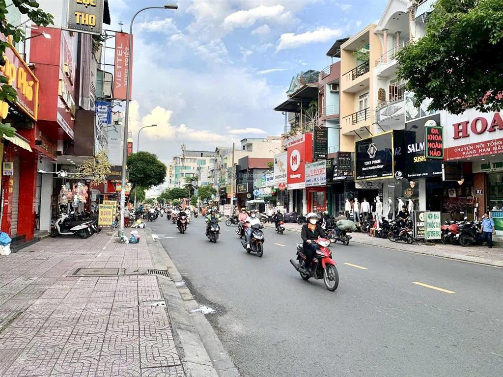 Mặt tiền hoàng văn thụ, p.4, ngã 4 út tịch (4,3 x 30m), 4 tầng, khúc lề rộng, giá 27 tỷ
