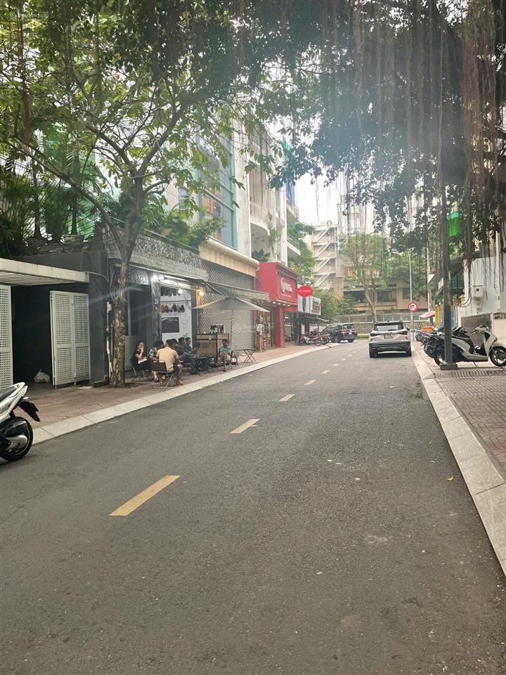 5 x 28m, bán nhà 3 tầng hxh đường hoàng việt  p. 4, giá 22,5 tỷ