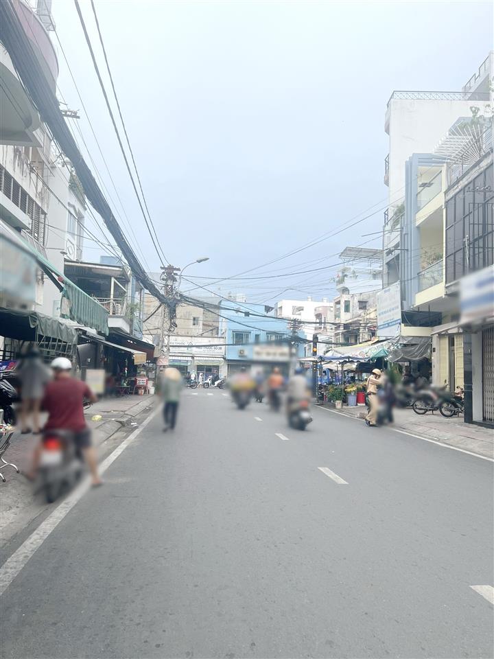 Nhà 3 tầng mặt tiền kinh doanh Đinh Hoà P13Q8. Giá 8.2 tỷ