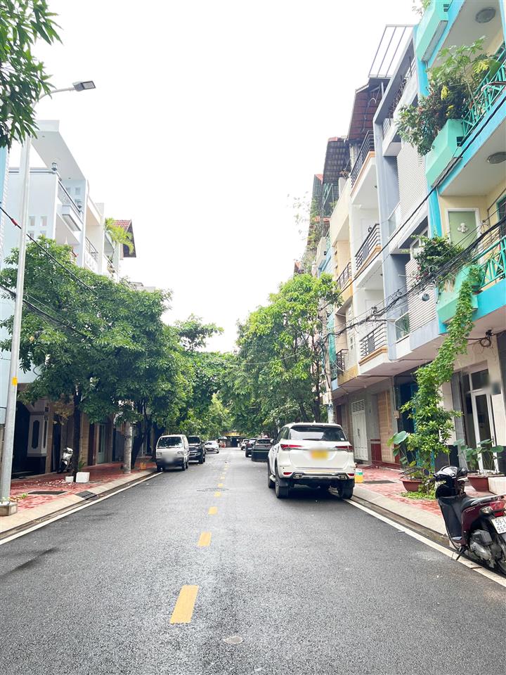 Nhà 4 tầng 2 Mặt tiền đường số Cao Lỗ P4 P.Chánh Hưng. Giá: 12.5 tỷ