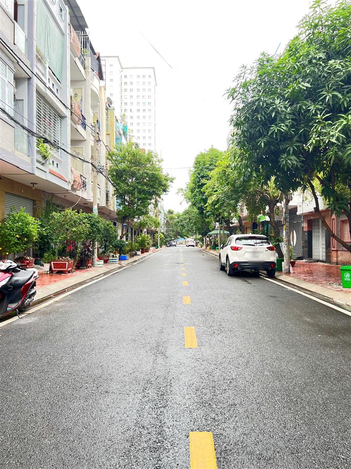 Nhà 4 tầng 2 Mặt tiền đường số Cao Lỗ P4 P.Chánh Hưng. Giá: 12.5 tỷ