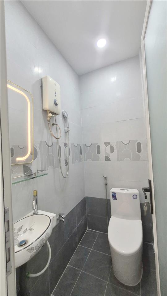 Nhà mới 3 tầng nở hậu 6m cách mặt tiền Nguyễn Duy 30m P10Q8. Giá 5.48 tỷ