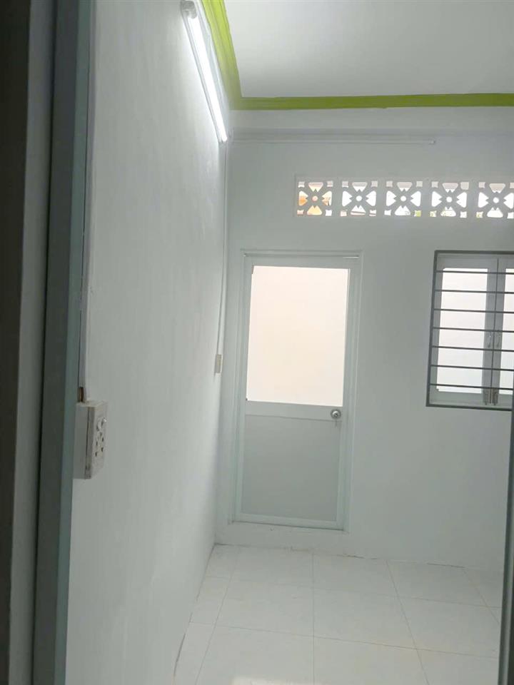 Nhà mới 2 tầng nở hậu L 7.5m sát đường Tùng Thiện Vương P13Q8. Giá: 3 tỷ