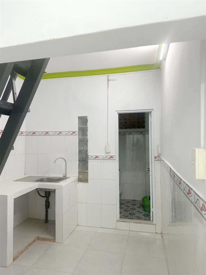 Nhà mới 2 tầng nở hậu L 7.5m sát đường Tùng Thiện Vương P13Q8. Giá: 3 tỷ