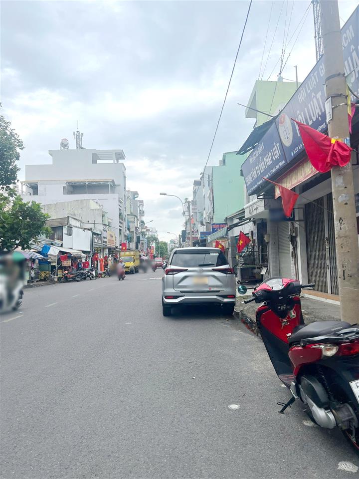 Nhà 2 tầng hẻm sát đường Lê Quyên P5Q8. Giá 1.8 tỷ