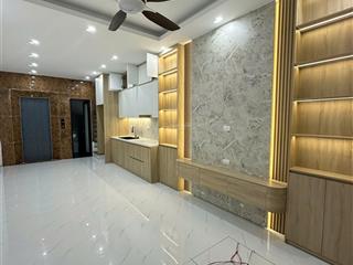 Chính chủ bán nhà ngõ 153 cầu cốc 40m2 5.5 tầng thang máy, oto đỗ cổng 8.6 tỷ. nội thất như hình