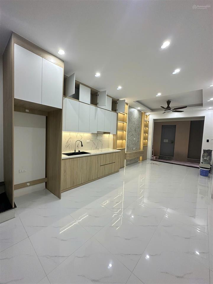 Chính chủ bán nhà ngõ 153 cầu cốc 40m2 5.5 tầng thang máy, oto đỗ cổng 8.6 tỷ. nội thất như hình