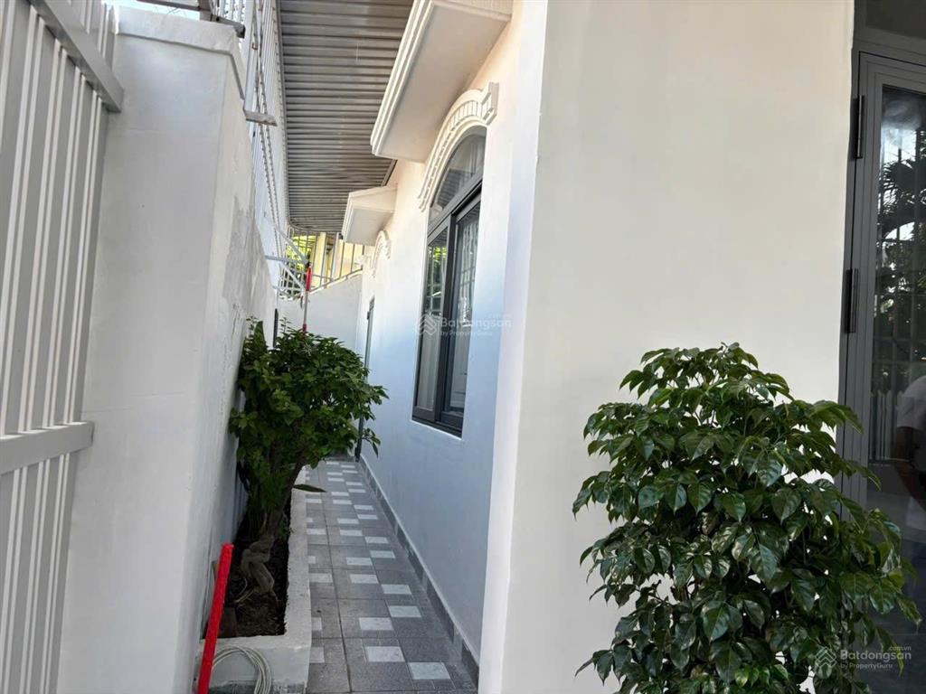 Chỉ 8 tỷ bán nhà3 mặt tiêng 95m2 đường nguyễn khắc viện, vĩnh hoà, nha trang 0964 326 ***