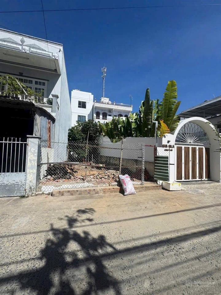 Chỉ 7 tỷ ( 57,4 triệu/m2) bán gấp 121,9m2 đất mặt tiền đường dương hiến quyền b, vĩnh hoà,nha trang