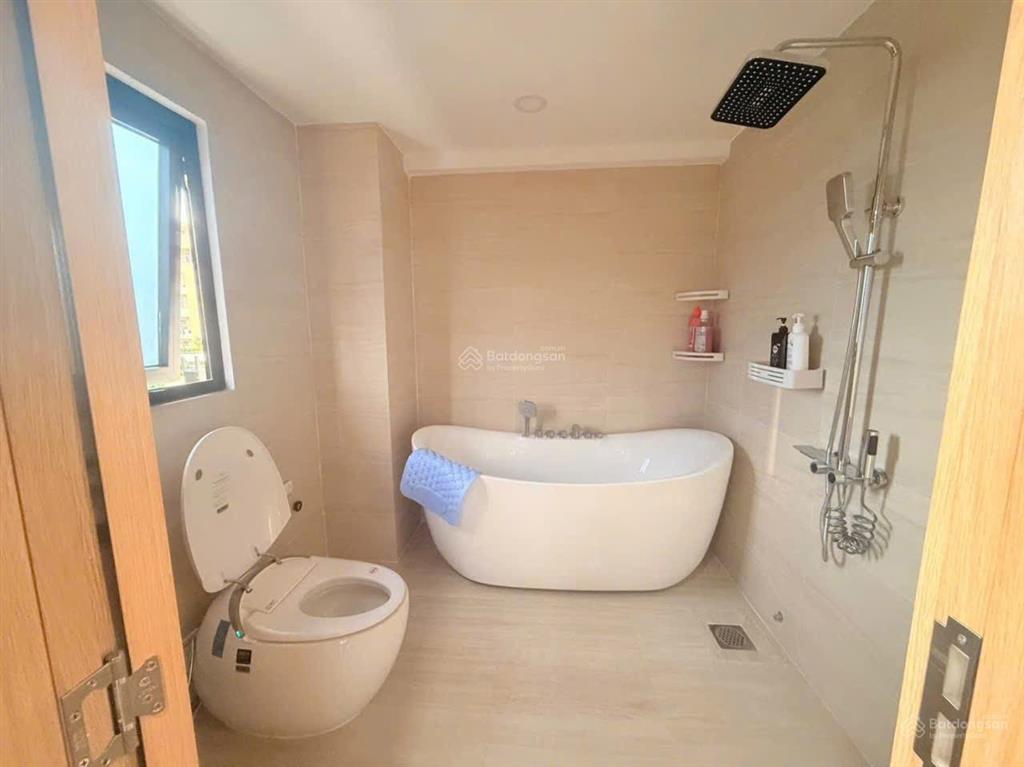 Căn góc 7 tầng ngay trung tâm thành phố nha trang. mặt đường lý tự trọng đang cho thuê 165 triệu/th