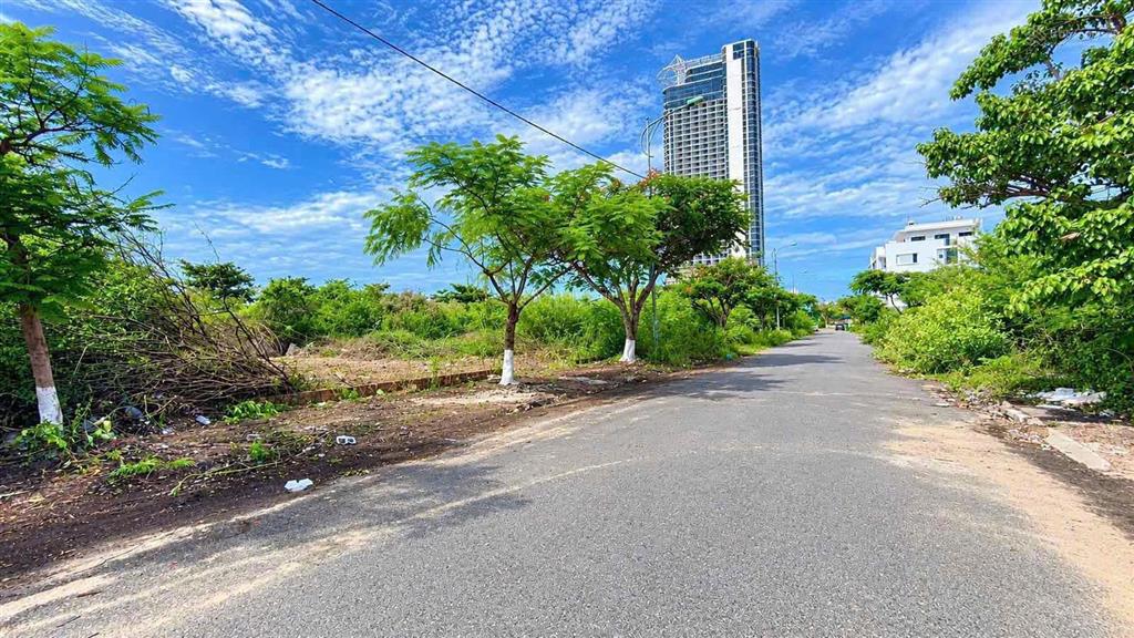Rẻ, khu vực  đất đường xuân thuỷ, kđt vĩnh hoà, bắc nha trang  chỉ 44 triệu/m2  0964 326 ***