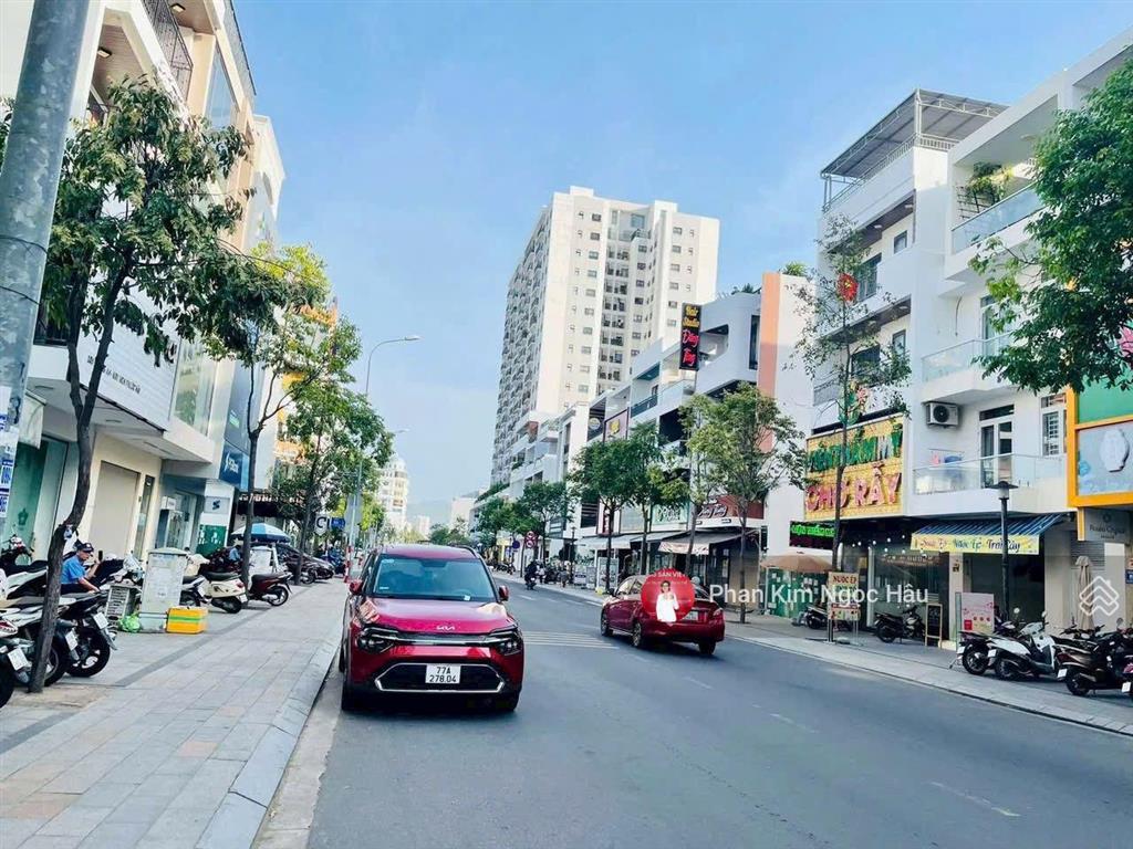 Cần bán lô đất mặt tiền đường thích quảng đức khu đô thị vcn phước hải nha trang giá 125 triệu/m2.